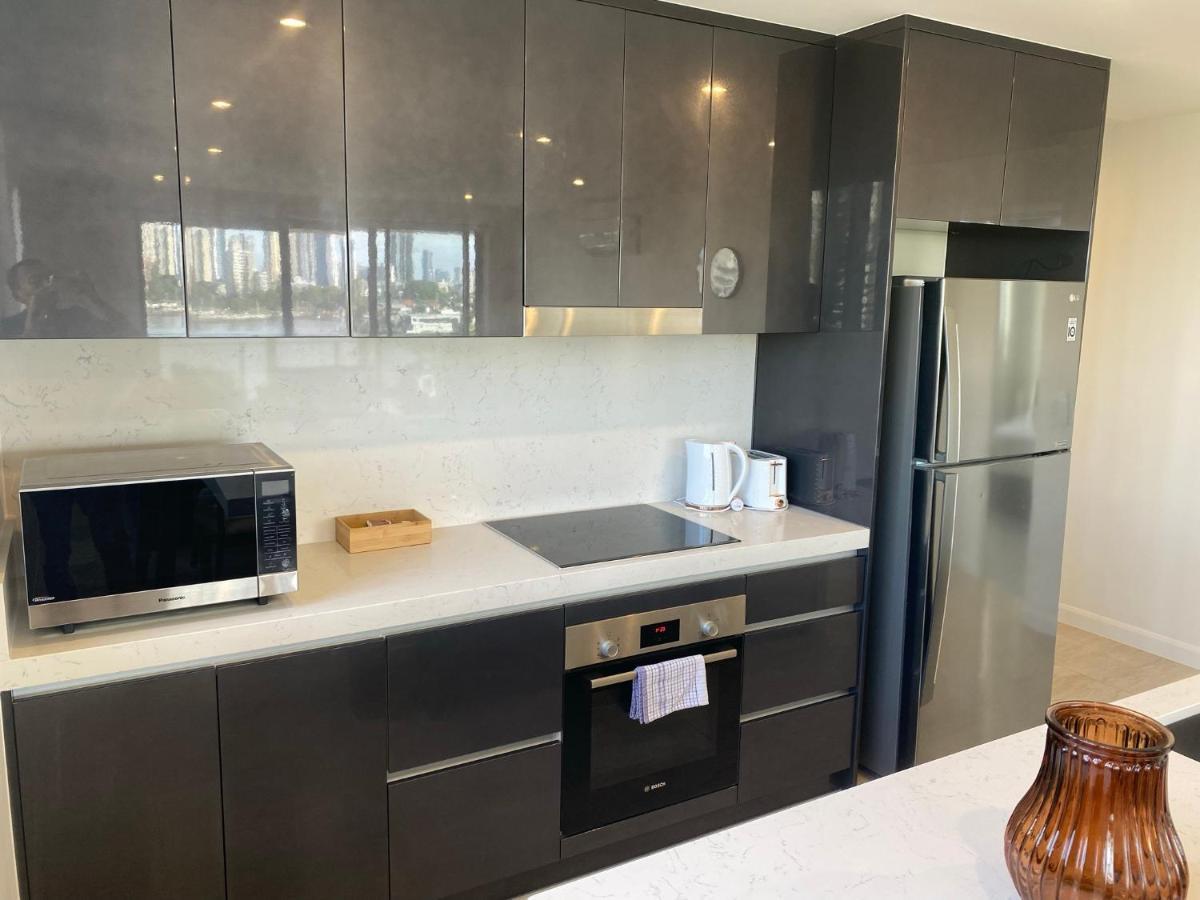 Serenity Surfers Paradise Gold Coast Eksteriør billede